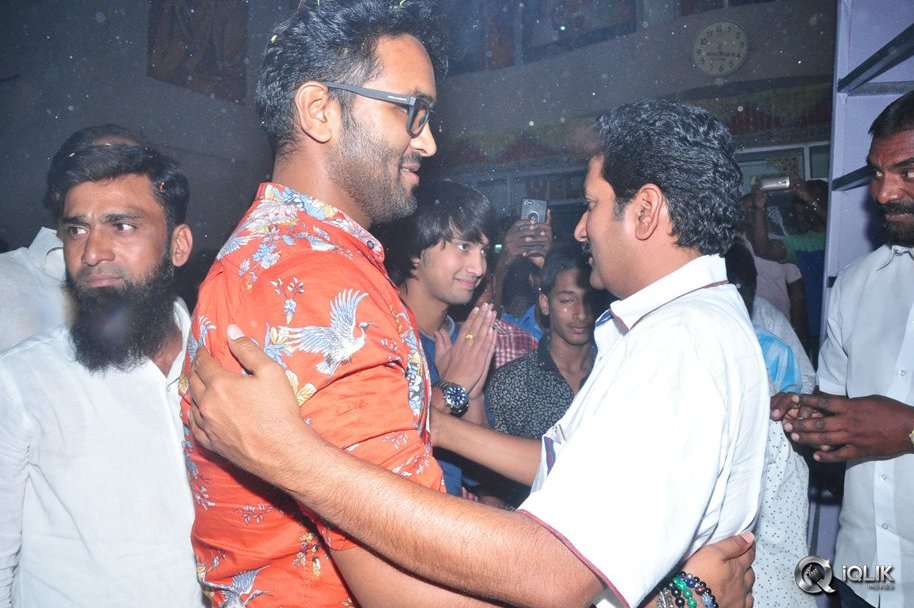 Eedorakam-Aadorakam-Movie-Team-at-Bhramaramba-Theater